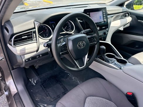 Used 2023 Toyota Camry LE image 10