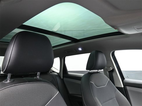 Used 2023 Volkswagen Taos SE w/ Panoramic Sunroof Package image 24