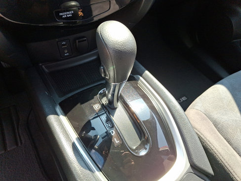 Used 2016 Nissan Rogue S image 16