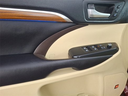 Used 2017 Toyota Highlander Limited image 17