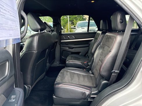Used 2018 Ford Explorer XLT w/ Equipment Group 202A image 24