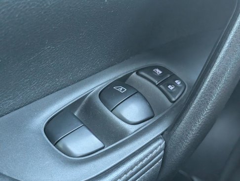 Used 2021 Nissan Rogue Sport S image 14