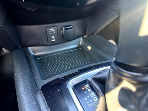 Used 2017 Nissan Rogue SV image 34