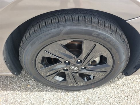 Used 2021 Hyundai Elantra SEL image 15