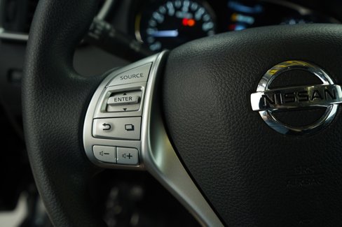 Used 2016 Nissan Rogue SV image 24