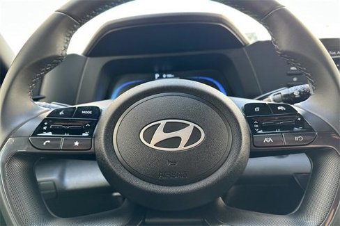 Certified 2025 Hyundai Elantra Sport image 23