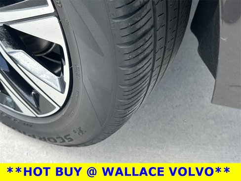 Used 2023 Volvo XC60 B5 Core image 11