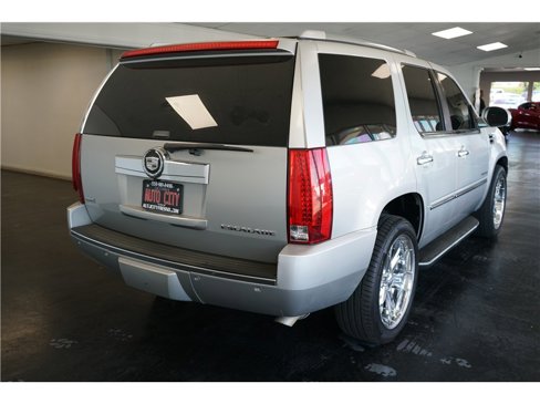 Used 2010 Cadillac Escalade AWD image 7
