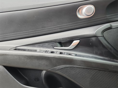 Certified 2024 Hyundai Elantra SEL image 23