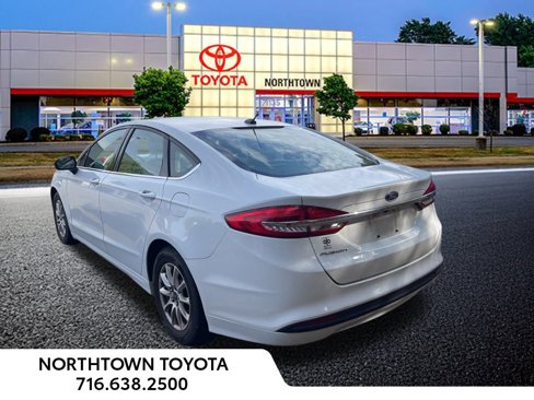 Used 2018 Ford Fusion S image 3