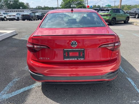 Used 2024 Volkswagen Jetta Sport image 4