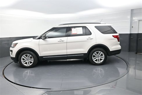 Used 2019 Ford Explorer XLT w/ Equipment Group 202A image 4