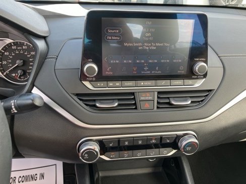 Used 2022 Nissan Altima 2.5 SV w/ SV Premium Package image 17