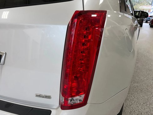 Used 2015 Cadillac SRX Luxury w/ Driver Awareness Package image 7
