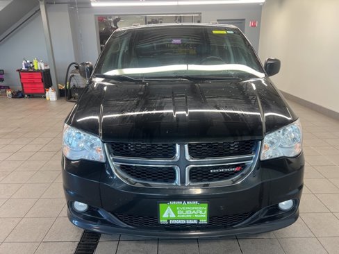 Used 2019 Dodge Grand Caravan SXT image 2