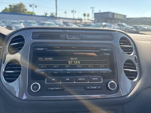 Used 2014 Volkswagen Tiguan S image 11