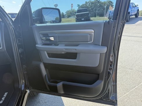 Used 2019 RAM 1500 Classic SLT image 29