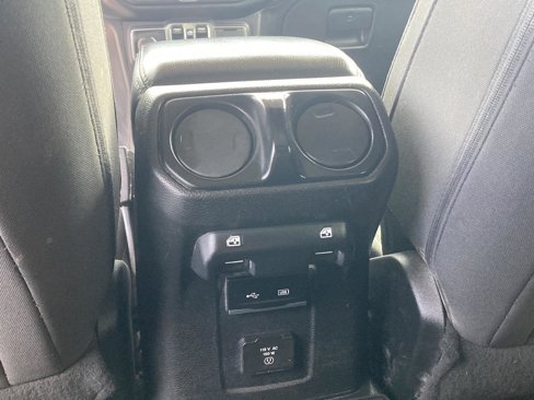 Used 2019 Jeep Wrangler Unlimited Sahara image 24