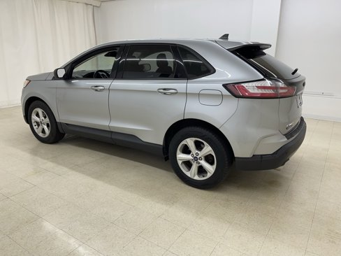 Used 2020 Ford Edge SE image 3