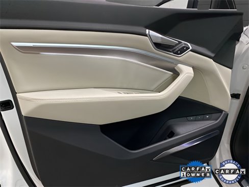 Used 2021 Audi e-tron Premium Plus w/ Premium Plus Package image 31