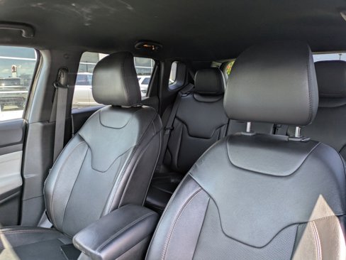Used 2023 Jeep Compass Limited image 15
