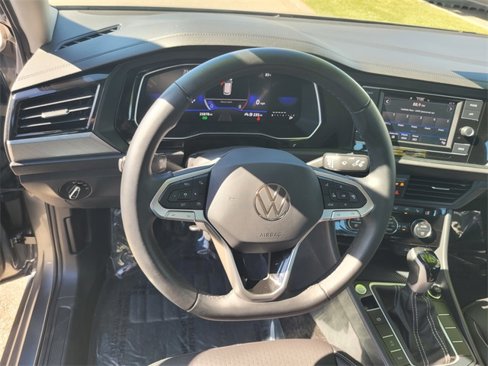 Used 2024 Volkswagen Jetta SE image 30