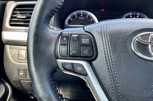 Used 2015 Toyota Highlander LE image 23
