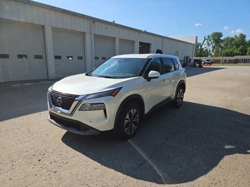 Used 2023 Nissan Rogue SV image 2