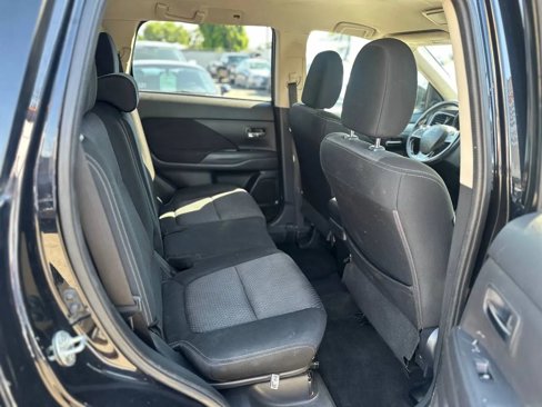 Used 2017 Mitsubishi Outlander ES image 27