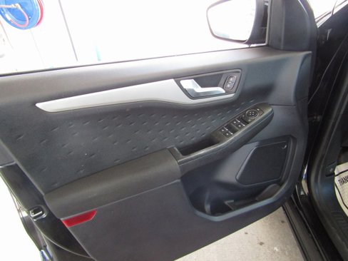 Used 2020 Ford Escape SE image 18