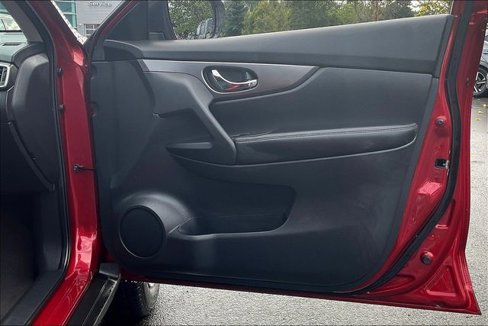 Used 2016 Nissan Rogue S image 21