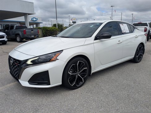 Used 2023 Nissan Altima 2.5 SR w/ SR Premium Package image 8