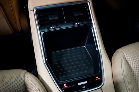 Used 2018 Porsche Panamera image 73