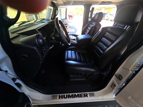 Used 2005 HUMMER H2 w/ Preferred Equipment Group image 9