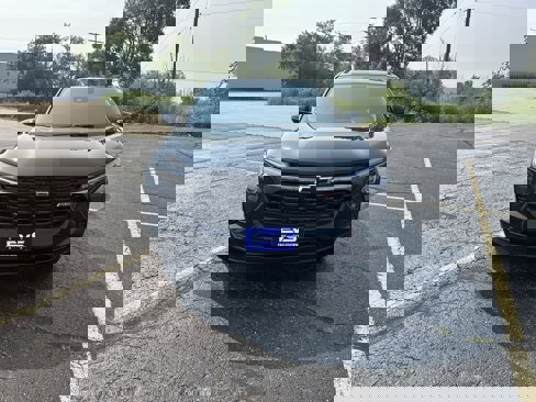 New 2025 Chevrolet Trax RS w/ Sunroof Package image 2