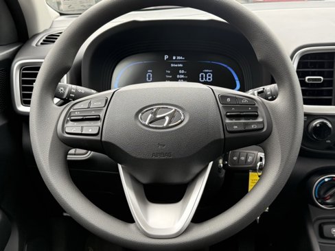 New 2025 Hyundai Venue SE image 17