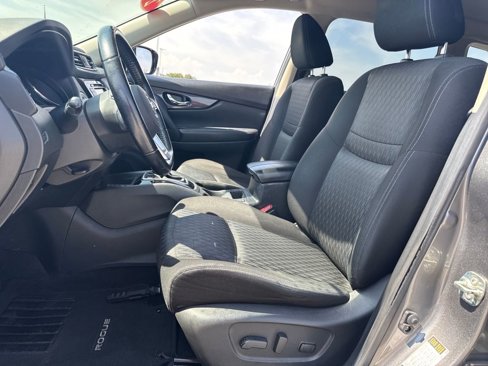 Used 2020 Nissan Rogue SV w/ Premium Package image 16