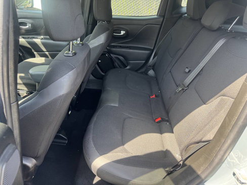 Used 2018 Jeep Renegade Altitude w/ UConnect 8.4 Nav Group image 12