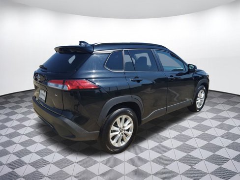 Used 2022 Toyota Corolla Cross LE image 9