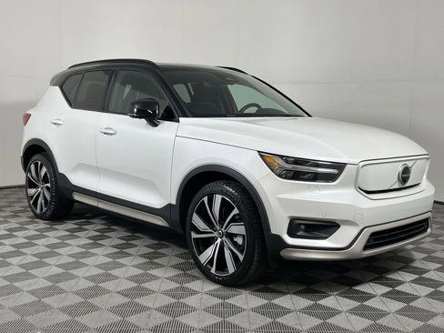Used 2021 Volvo XC40 P8 Recharge w/ Advanced Package image 2