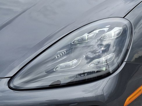 Used 2021 Porsche Cayenne S image 11