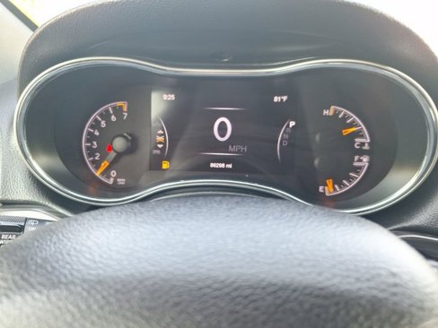 Used 2019 Jeep Grand Cherokee Laredo image 25
