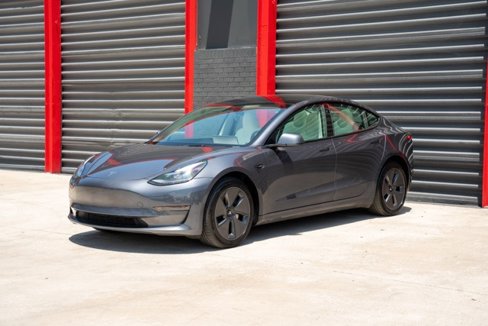 Used 2023 Tesla Model 3 Standard Range image 1