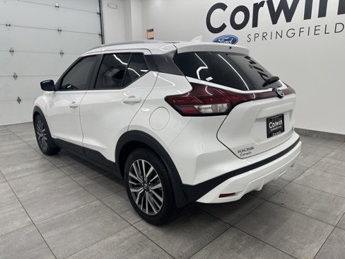 Used 2021 Nissan Kicks SV image 2