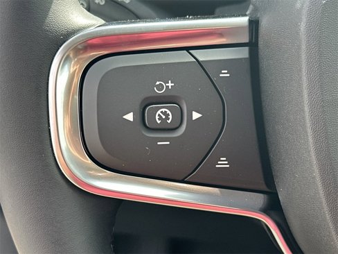New 2025 Volvo XC40 B5 Core w/ Protection Package Premier image 18
