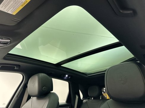 Used 2022 Porsche Cayenne image 11