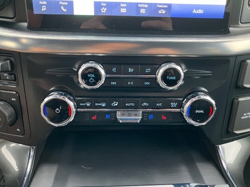 Used 2022 Ford F150 Lariat image 24