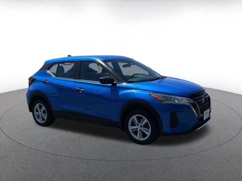 Used 2024 Nissan Kicks S image 2