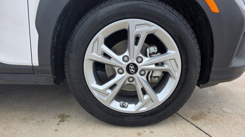 Used 2023 Hyundai Kona SEL image 12