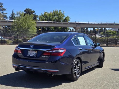 Used 2017 Honda Accord Sport image 4